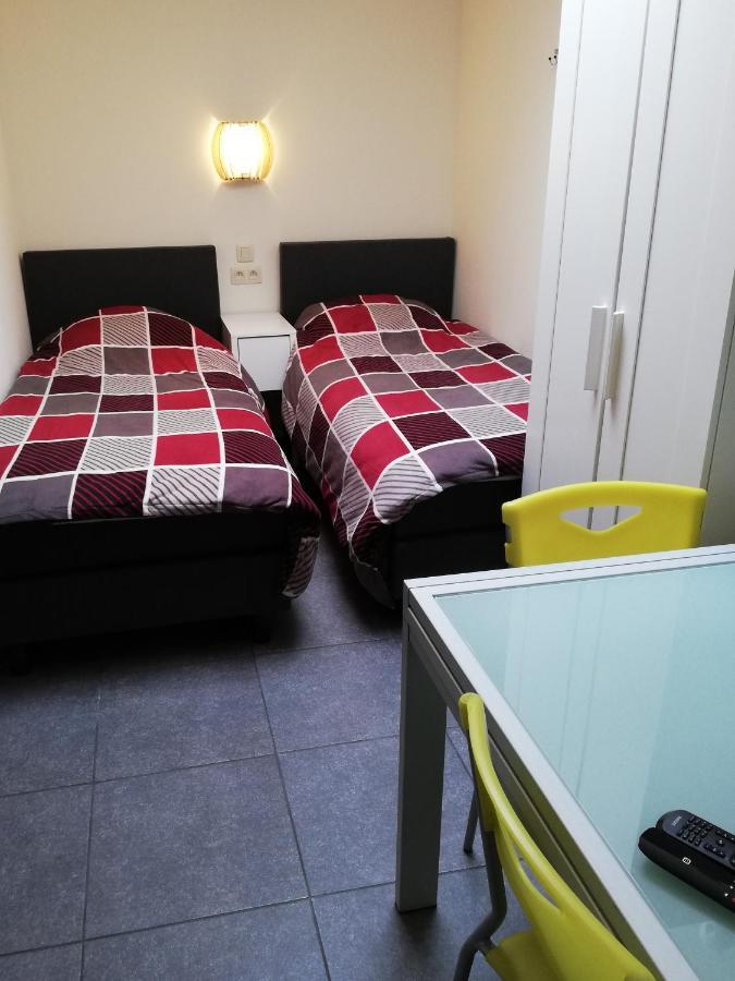 Budget Room Lommel Bagian luar foto